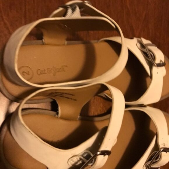 Cat & Jack Girls White Leather Sandals Size 2 - Picture 3 of 3